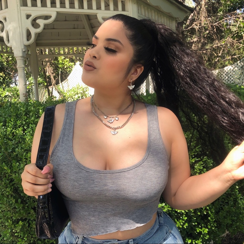 Grey top
